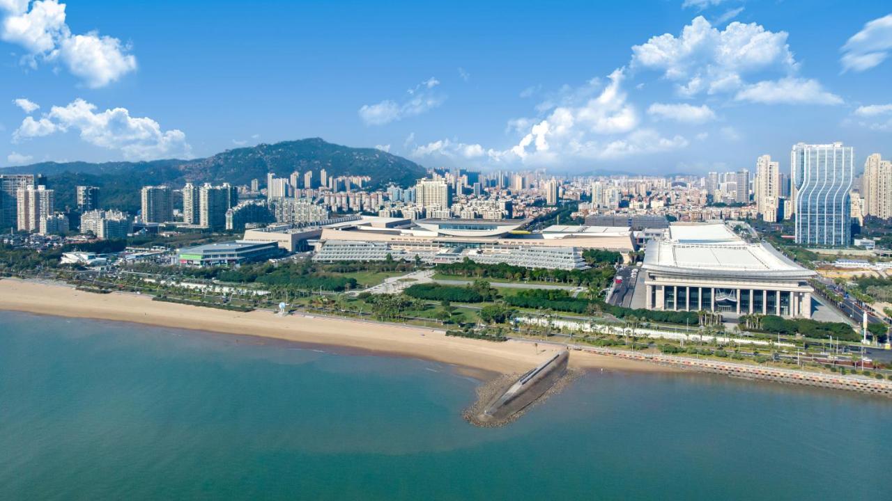 Xiamen International Seaside Hotel -Hotel Corridor Leads To The Stone Exhibition Hall Eksteriør billede