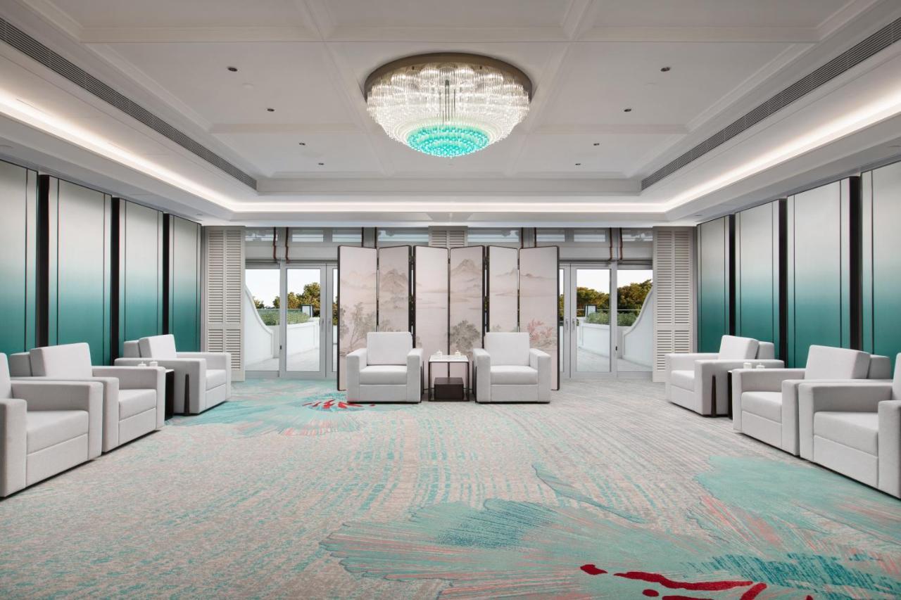 Xiamen International Seaside Hotel -Hotel Corridor Leads To The Stone Exhibition Hall Eksteriør billede