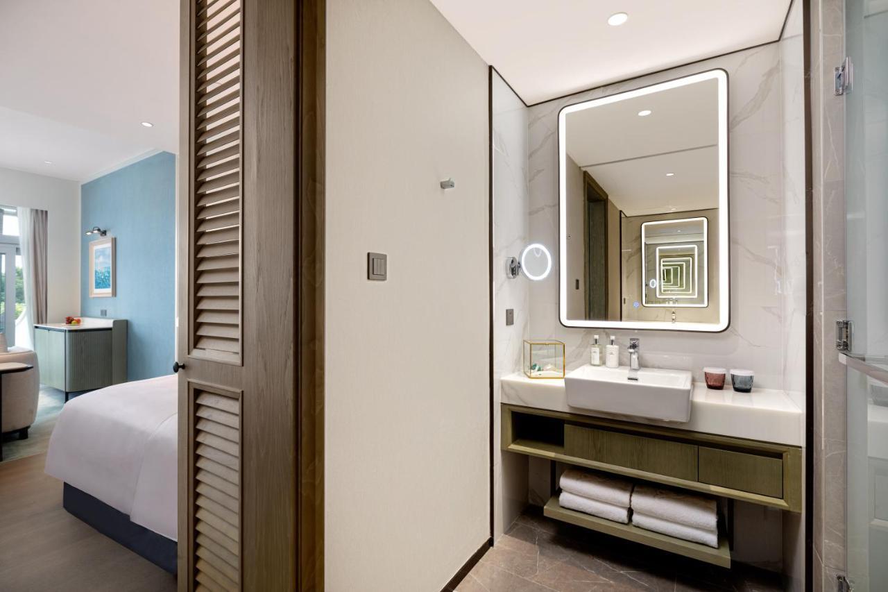 Xiamen International Seaside Hotel -Hotel Corridor Leads To The Stone Exhibition Hall Eksteriør billede
