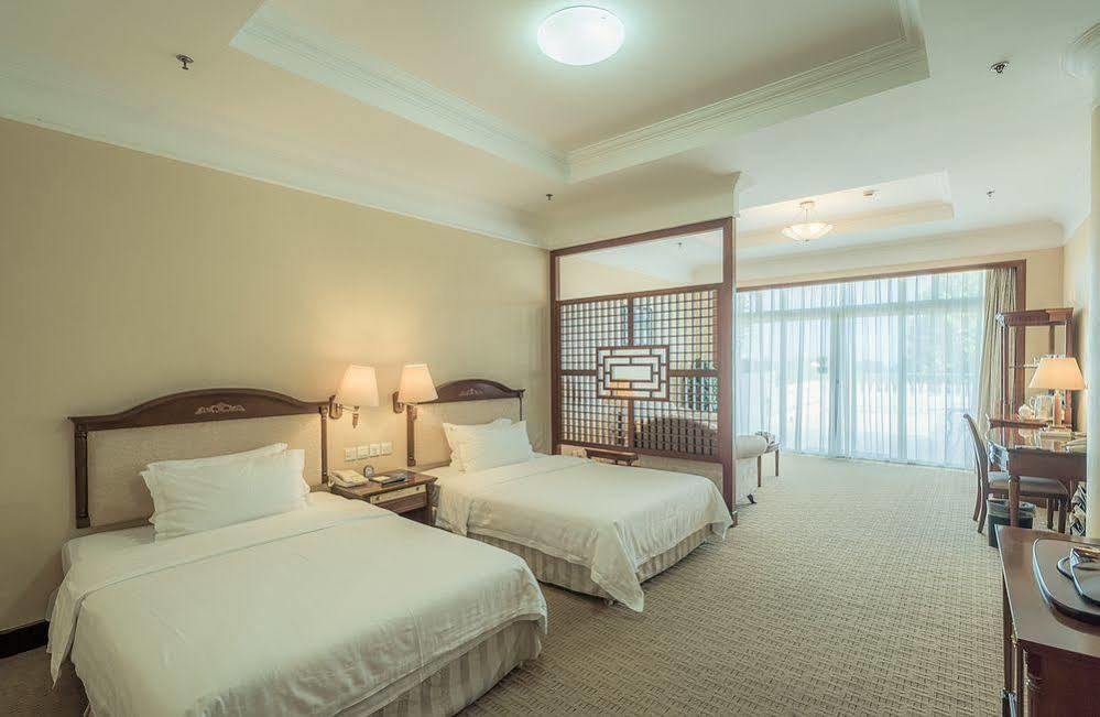 Xiamen International Seaside Hotel -Hotel Corridor Leads To The Stone Exhibition Hall Eksteriør billede
